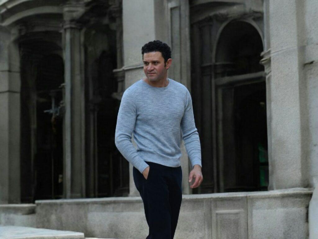 Man wearing a casual jumper outdoors